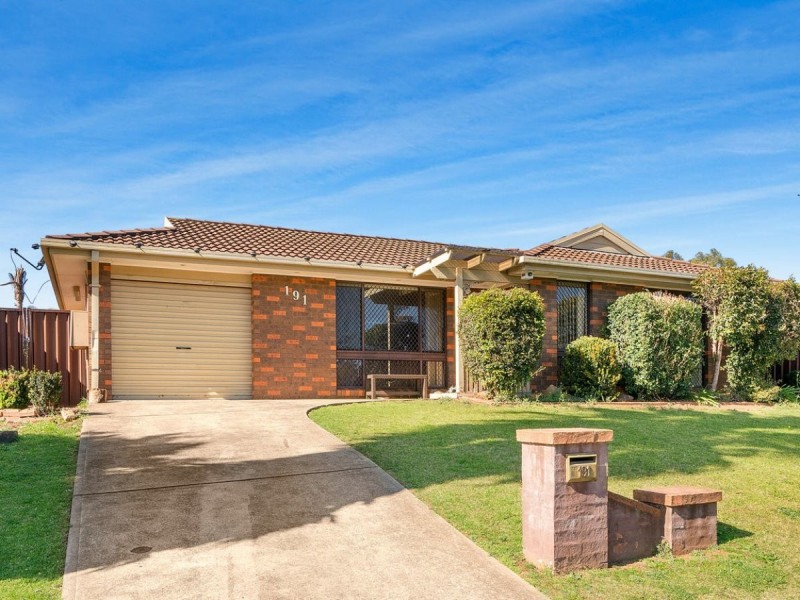 191 Cooperfield Drive, Rosemeadow NSW 2560