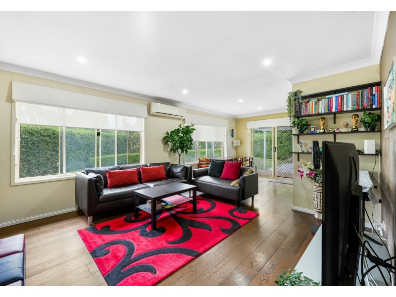 7 Poppy Place, Macquarie Fields NSW 2564