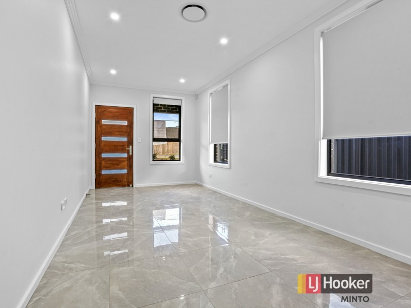 13 Rosslyn Drive, Claymore NSW 2559