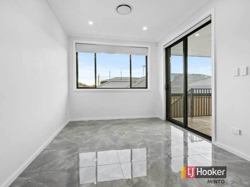 13 Rosslyn Drive, Claymore NSW 2559