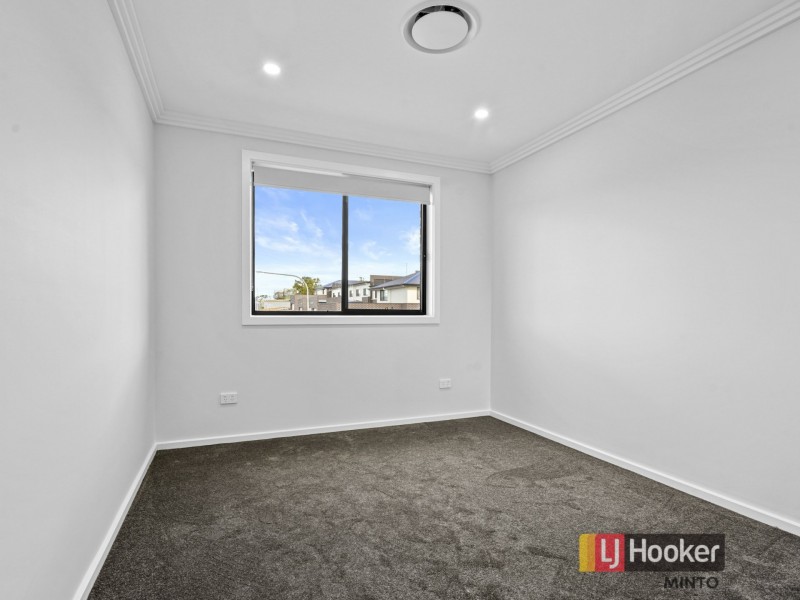 13 Rosslyn Drive, Claymore NSW 2559