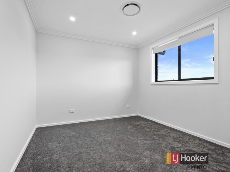 13 Rosslyn Drive, Claymore NSW 2559