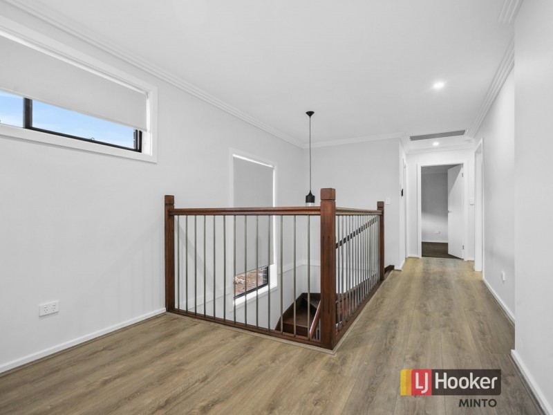 13 Rosslyn Drive, Claymore NSW 2559