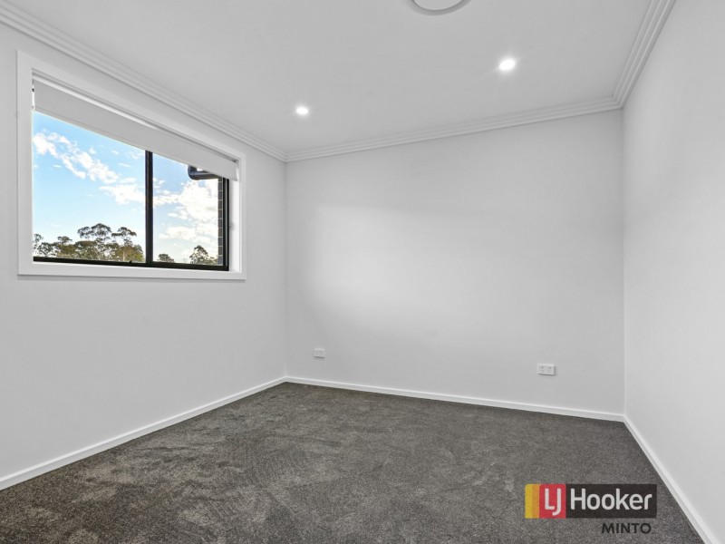 13 Rosslyn Drive, Claymore NSW 2559