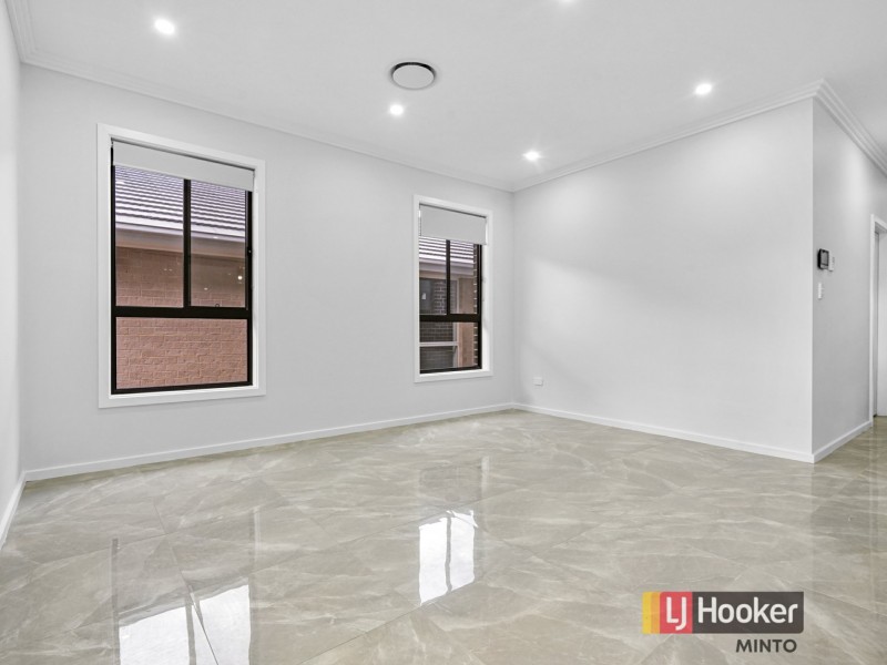 13 Rosslyn Drive, Claymore NSW 2559