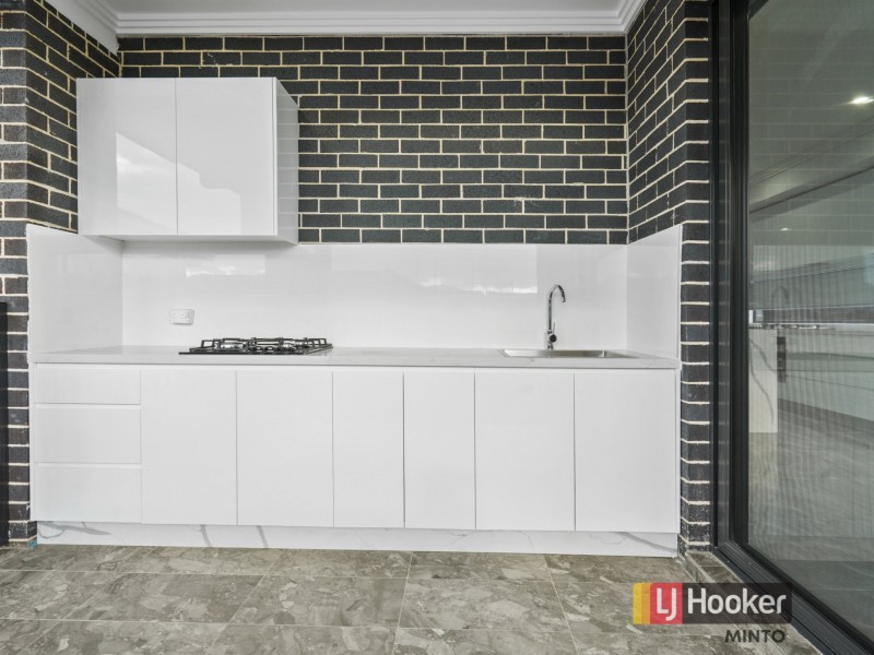 13 Rosslyn Drive, Claymore NSW 2559