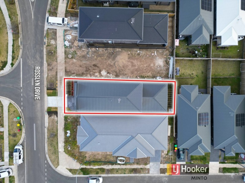 13 Rosslyn Drive, Claymore NSW 2559