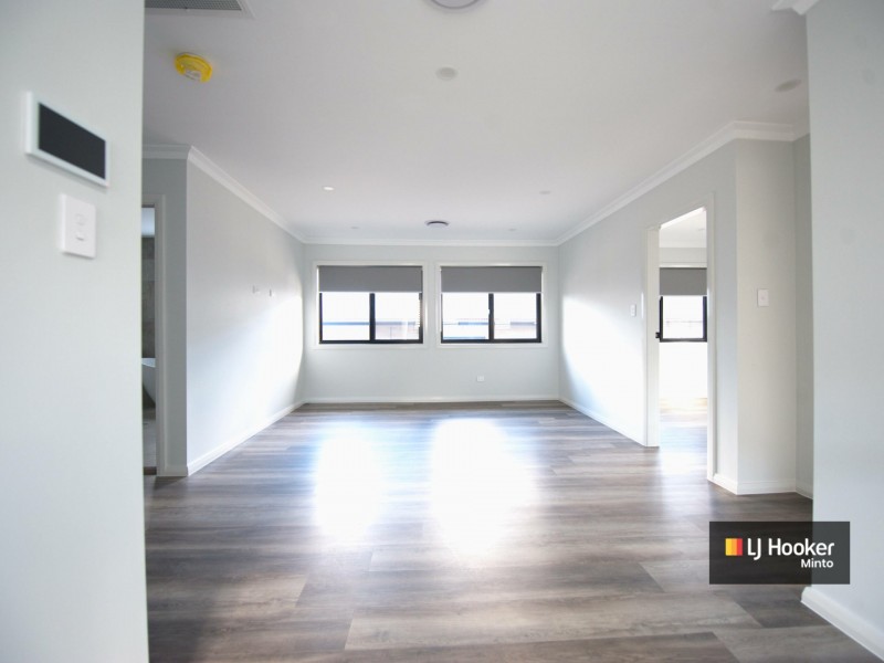 27 Fieldhouse Circuit, Campbelltown NSW 2560