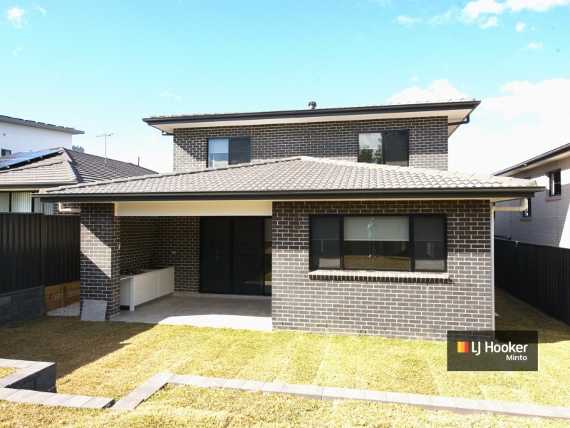27 Fieldhouse Circuit, Campbelltown NSW 2560