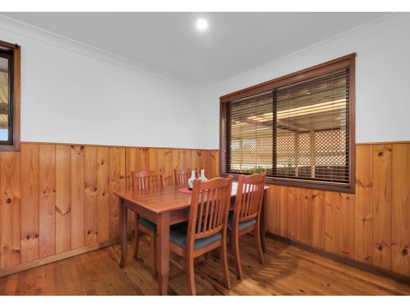 8 campbell close, Minto NSW 2566