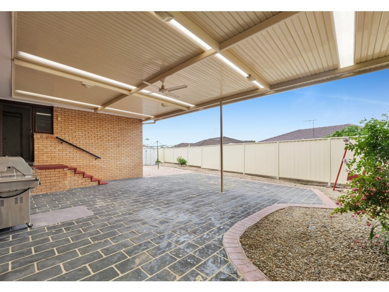 8 campbell close, Minto NSW 2566