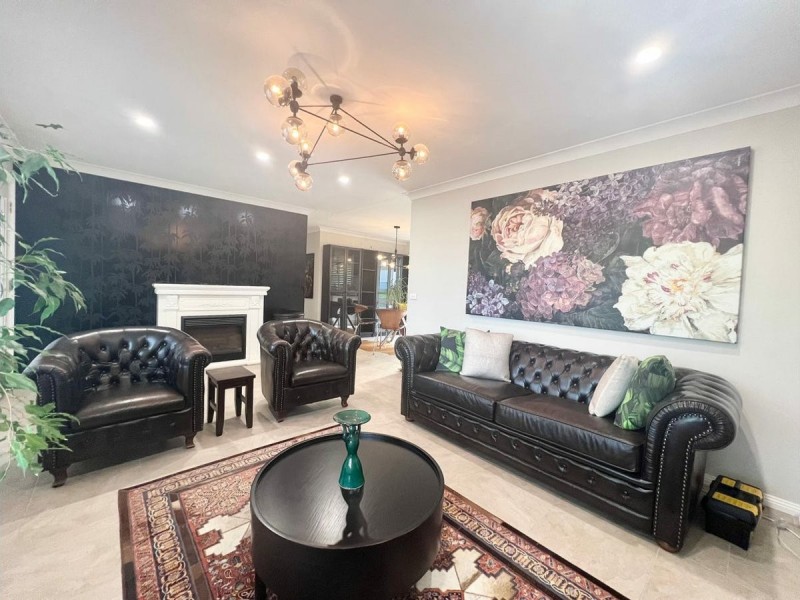 16 Edinburgh Crescent, St Andrews NSW 2566