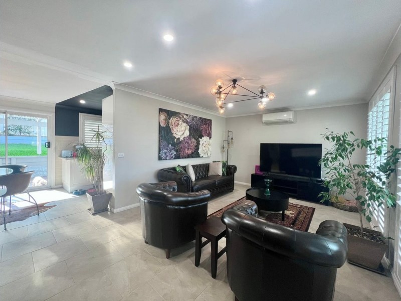 16 Edinburgh Crescent, St Andrews NSW 2566