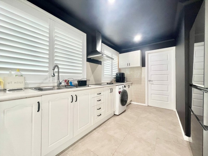 16 Edinburgh Crescent, St Andrews NSW 2566
