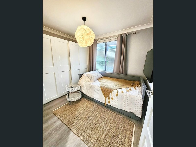 16 Edinburgh Crescent, St Andrews NSW 2566