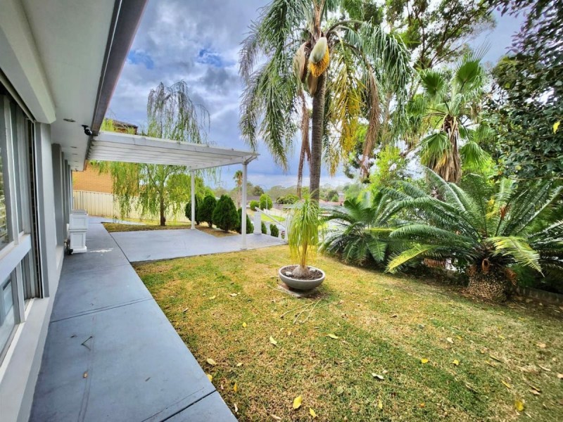 16 Edinburgh Crescent, St Andrews NSW 2566