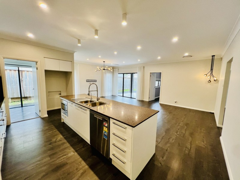 4 Knox Street, Campbelltown NSW 2560