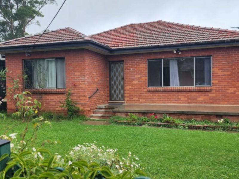 7 Lochee Avenue, Minto NSW 2566