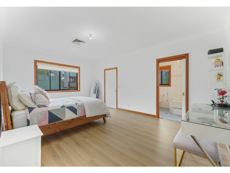 42 Eagleview Road, Minto NSW 2566