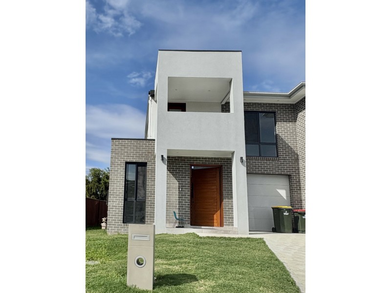 2A Croton Place, Macquarie Fields NSW 2564