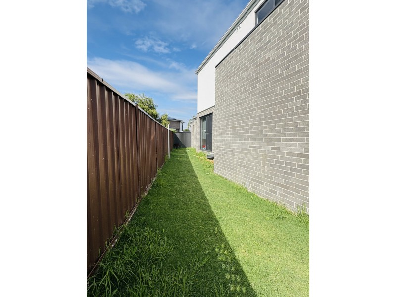 2A Croton Place, Macquarie Fields NSW 2564