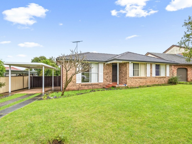 11 Chaperon Cres, Minto NSW 2566