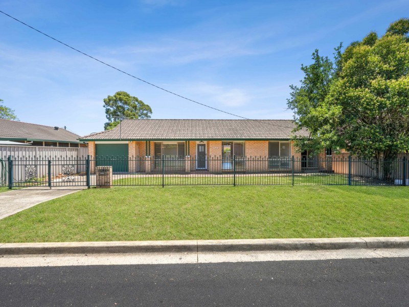 17A Surrey St, Minto NSW 2566