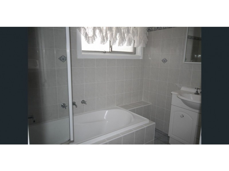 Unit 1/18 Westmoreland Rd, Minto NSW 2566