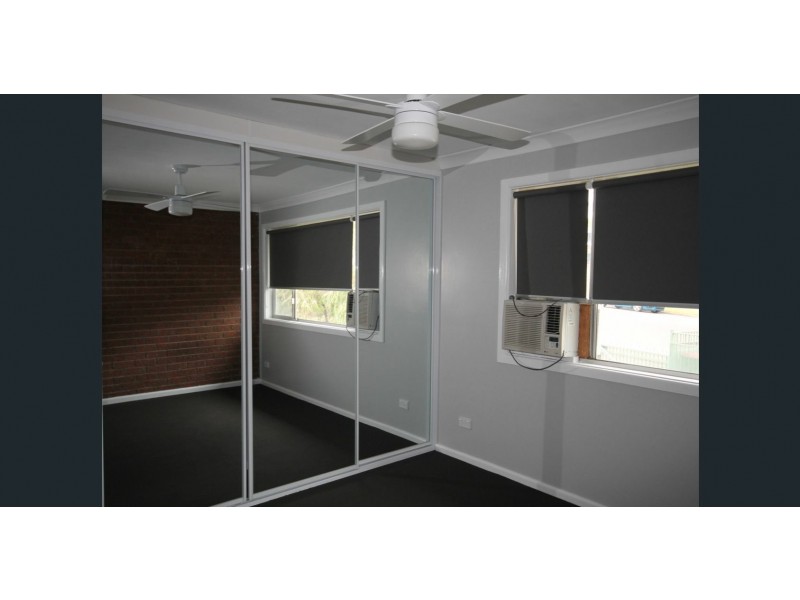 Unit 1/18 Westmoreland Rd, Minto NSW 2566