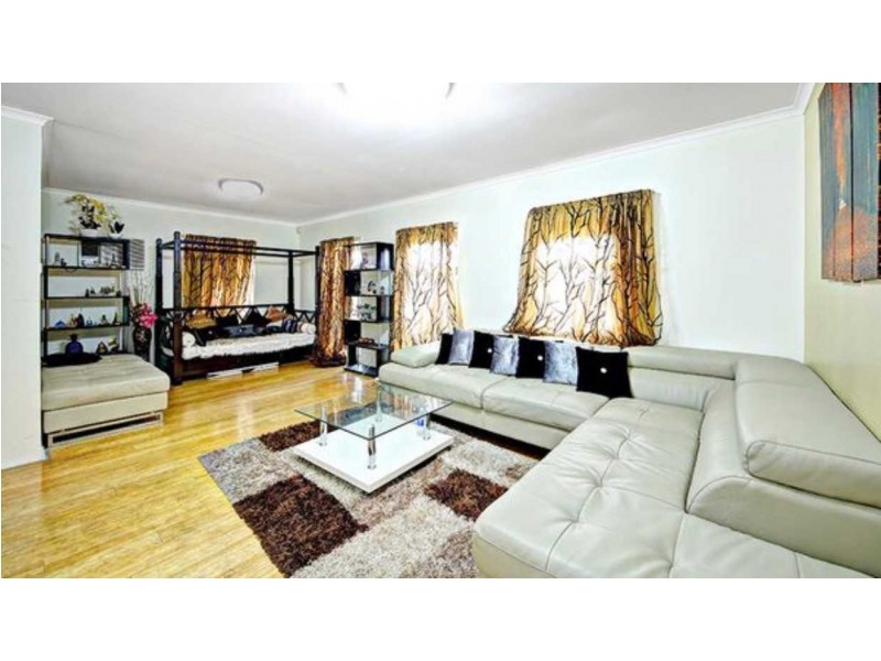 5 Buttercup Street, Macquarie Fields NSW 2564