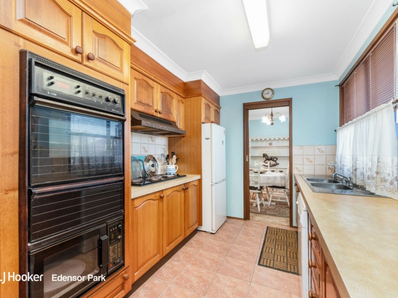 8 Evers Close, Edensor Park NSW 2176