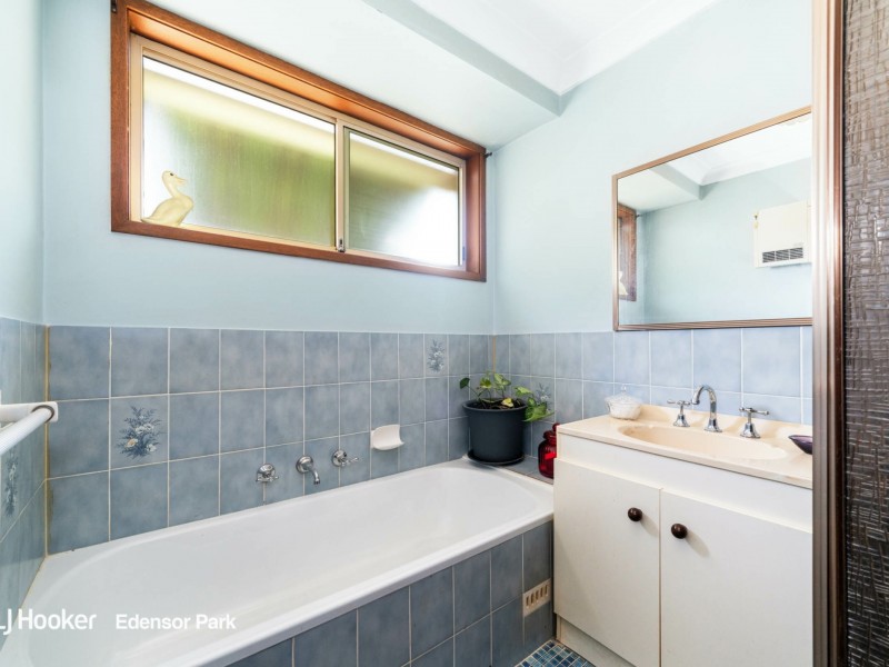 8 Evers Close, Edensor Park NSW 2176