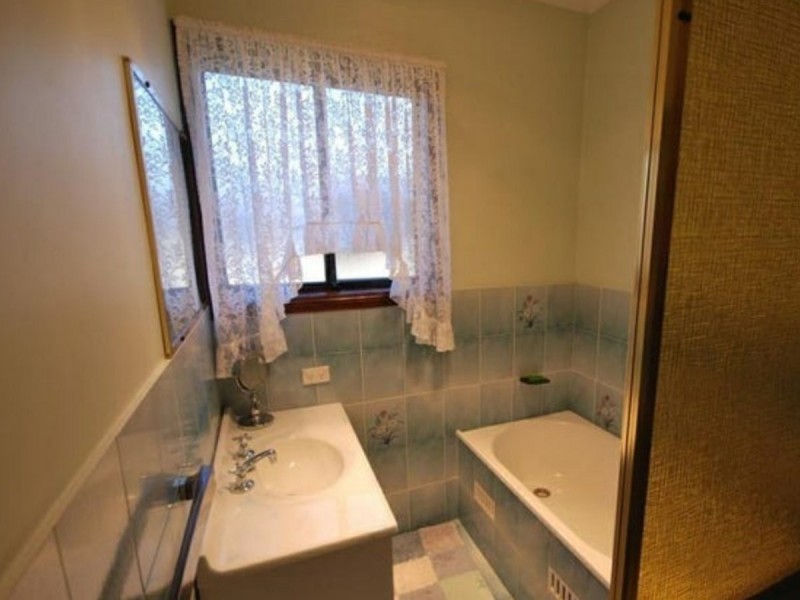 Edensor Park NSW 2176