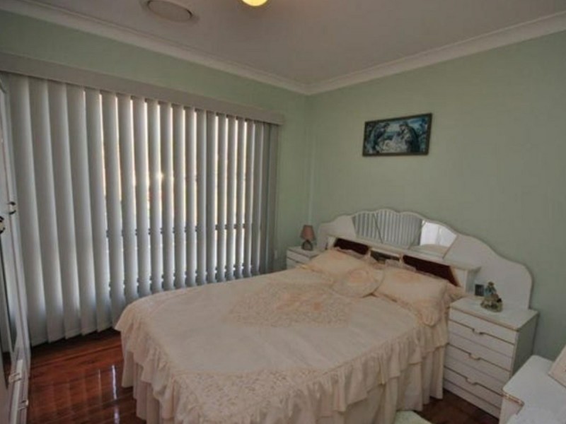 Edensor Park NSW 2176