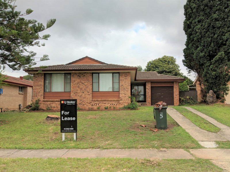 5 Malvern Close, St Johns Park NSW 2176