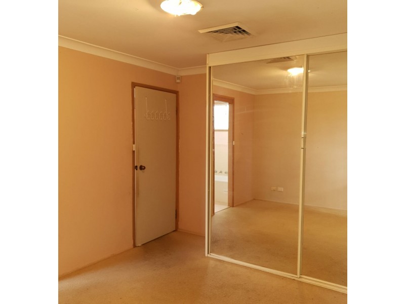 10 Bluff Street, Green Valley NSW 2168