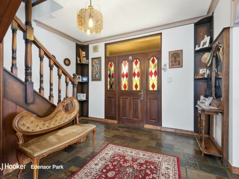 2 Ord Close, Bossley Park NSW 2176