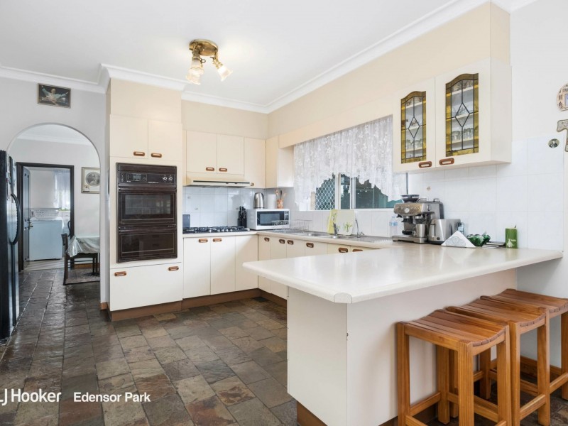 2 Ord Close, Bossley Park NSW 2176