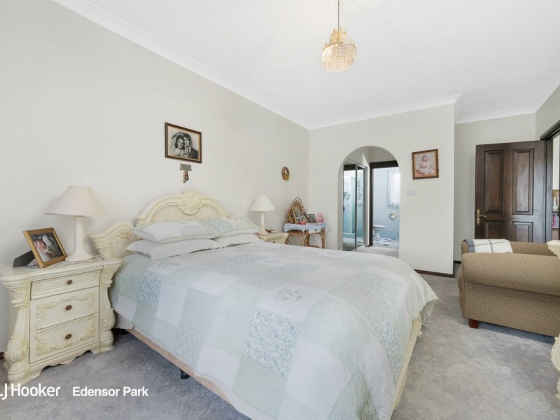 2 Ord Close, Bossley Park NSW 2176