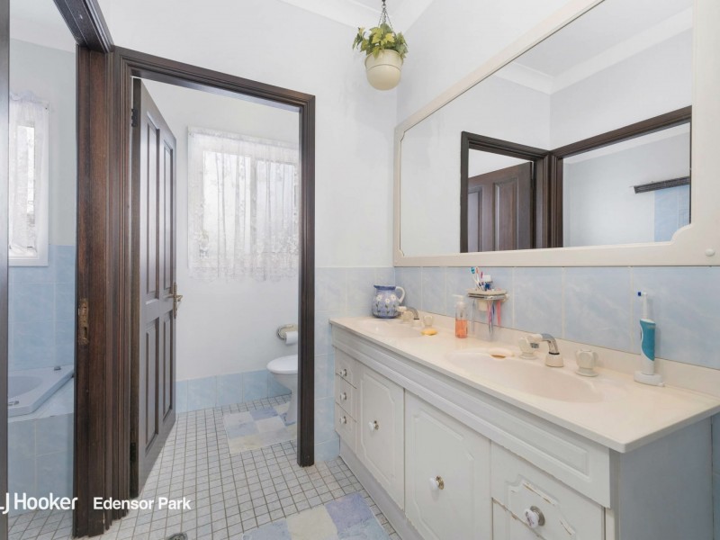 2 Ord Close, Bossley Park NSW 2176