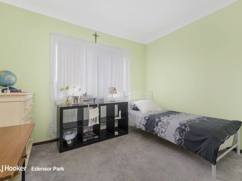 2 Ord Close, Bossley Park NSW 2176