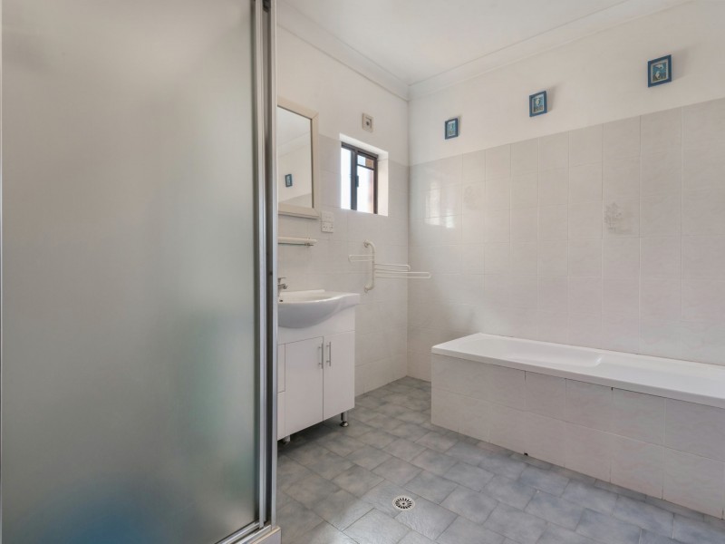 Edensor Park NSW 2176