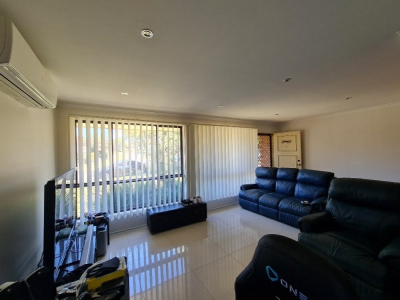 10 Seppelt Place, Edensor Park NSW 2176