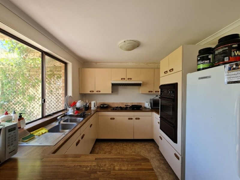 10 Seppelt Place, Edensor Park NSW 2176