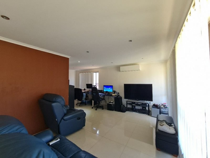 10 Seppelt Place, Edensor Park NSW 2176