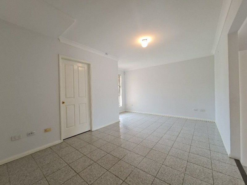 2/21 Throsby Street, Fairfield Heights NSW 2165