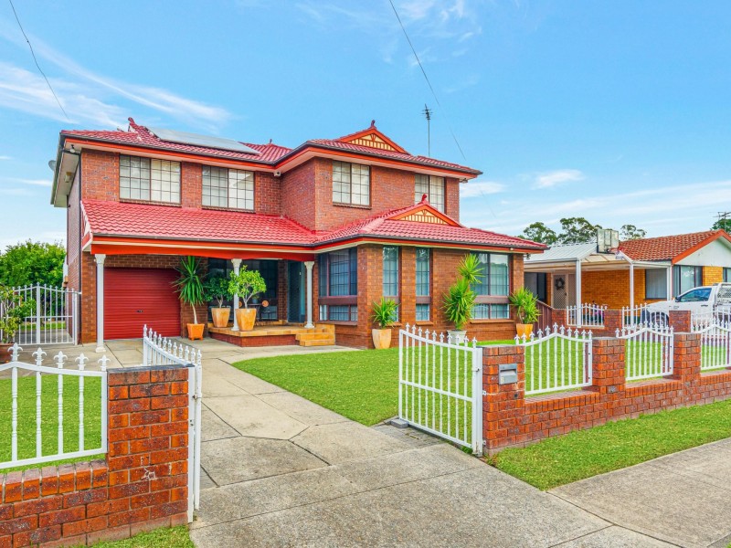 6 Christie Street, Prairiewood NSW 2176