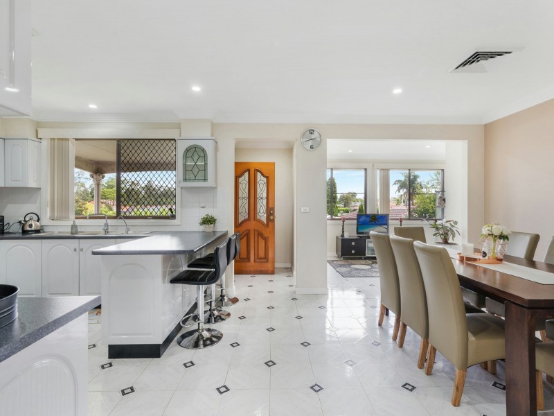 6 Christie Street, Prairiewood NSW 2176