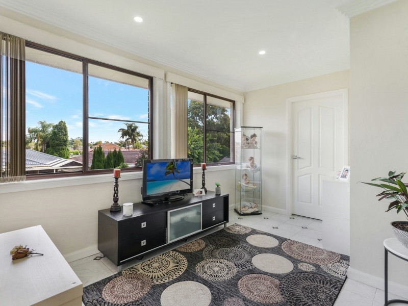 6 Christie Street, Prairiewood NSW 2176