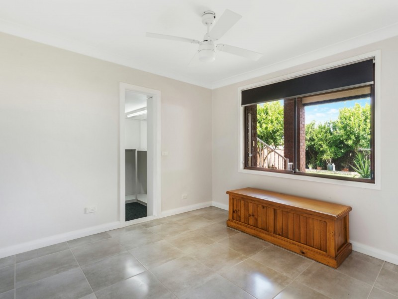 6 Christie Street, Prairiewood NSW 2176